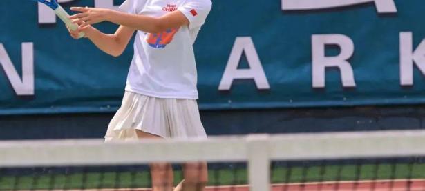 爱游戏官网-网球明星携手出席篮球赛事，倾情呈现精彩对决