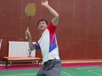 爱游戏体育官网-羽毛球选手高难度动作，低调表现