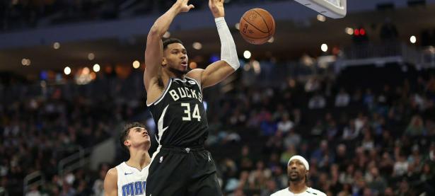 爱游戏官网-雄鹿主场高光表现，完胜东部对手