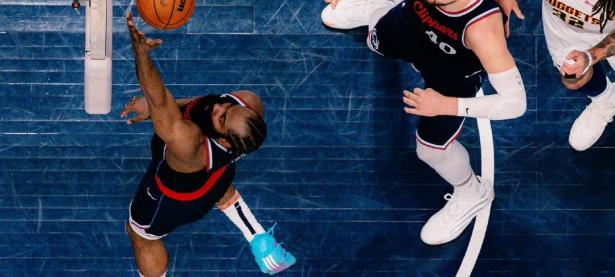 爱游戏官方登录入口-克里夫兰骑士队主场大胜对手登顶东部