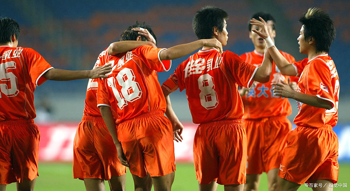 广州队激情拼搏，力克对手展翅飞翔