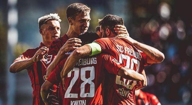 柏林赫塔主帅遭遇执教危机，球队需尽快振作