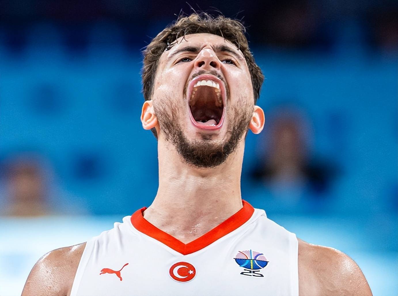 土耳其篮球队赢得一场激烈比赛