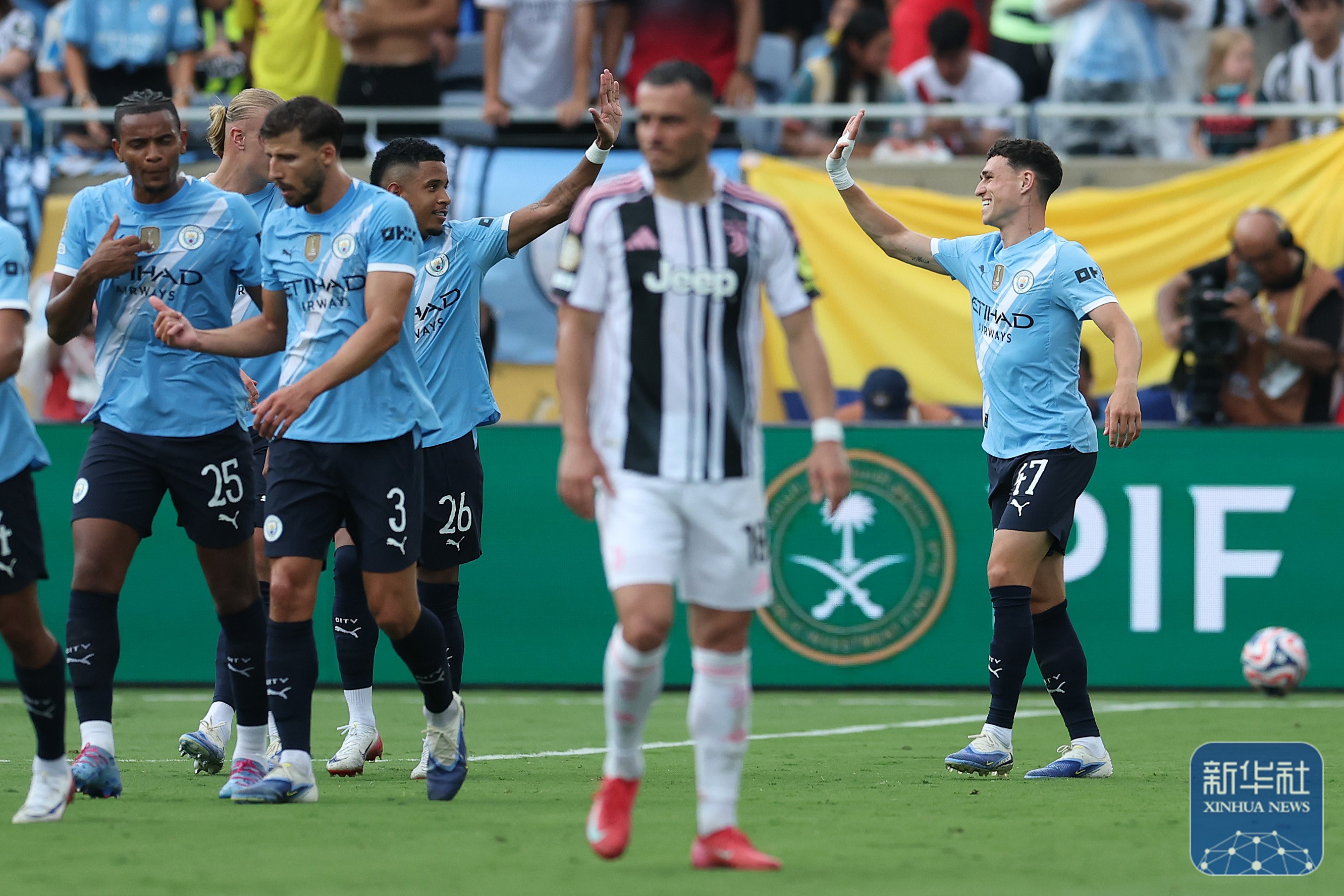 关于尤文图斯客场全胜，锁定小组第一！的信息