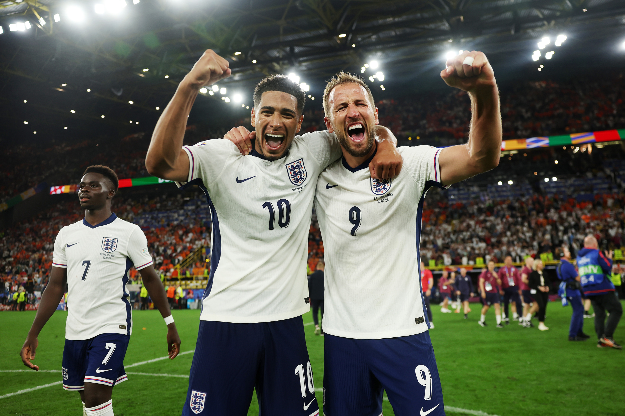 英格兰队出现失误，遗憾未能晋级