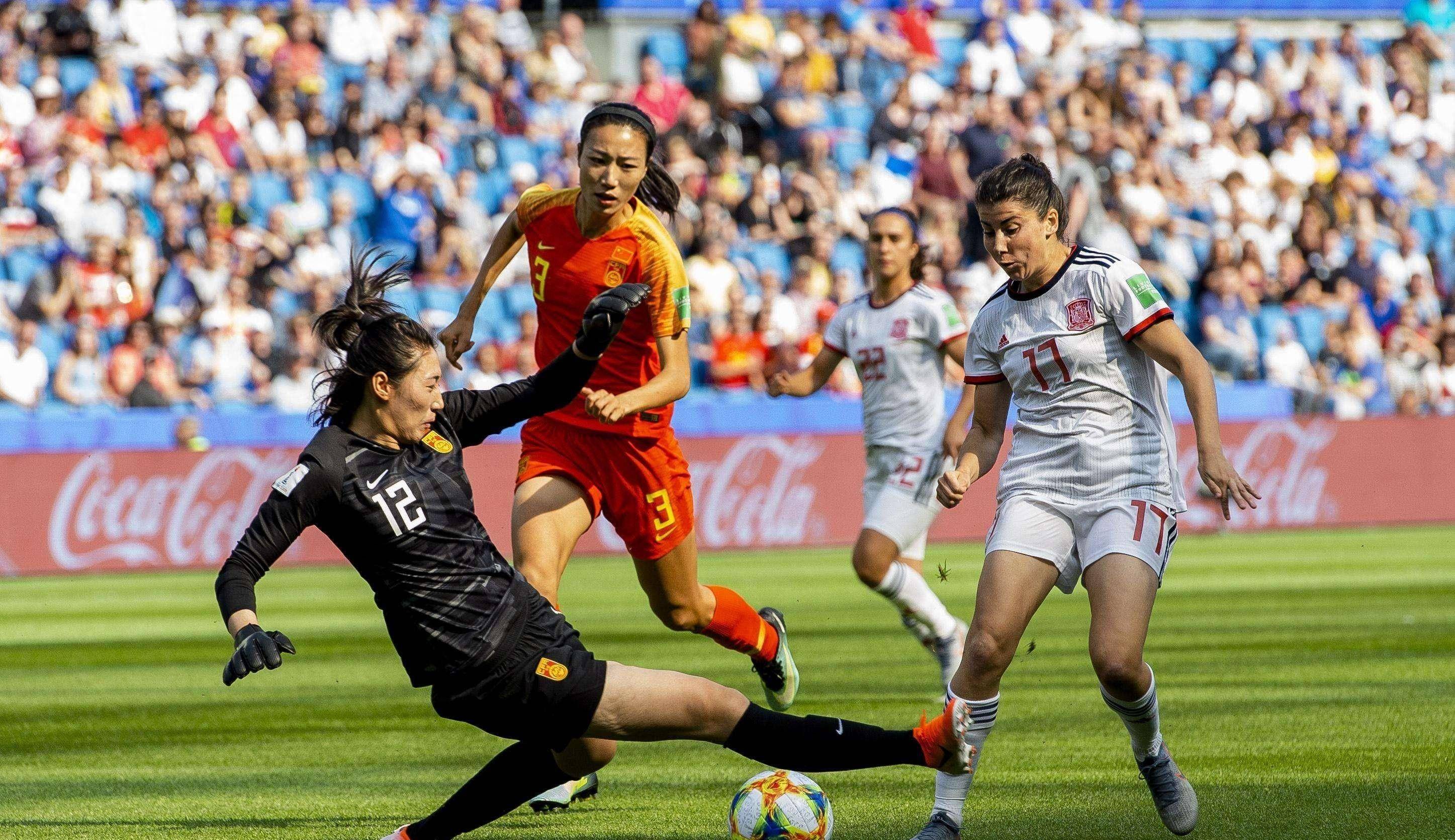 亚洲女足锦标赛，中国队两连胜锁定小组第一