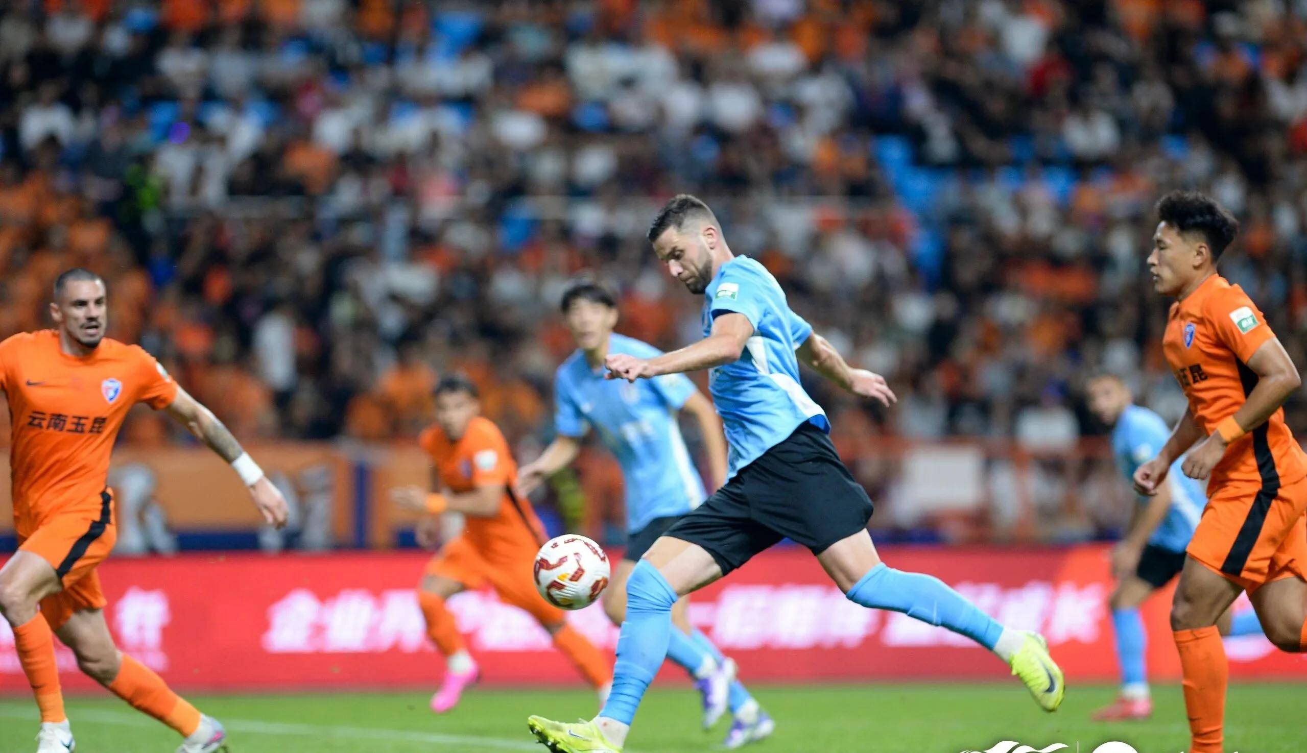 大连一方客场取胜，反击强劲