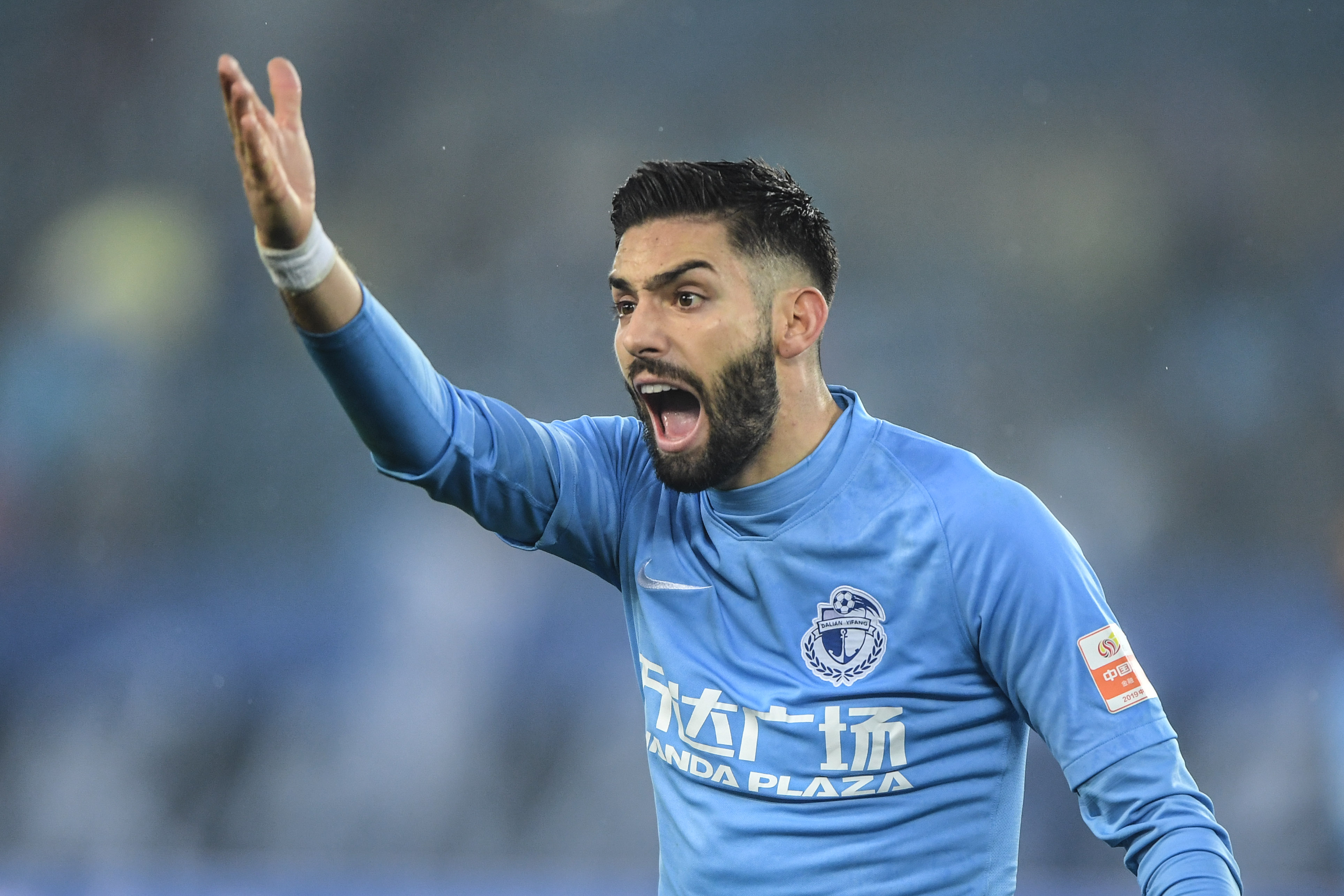 大连一方客场取胜，反击强劲