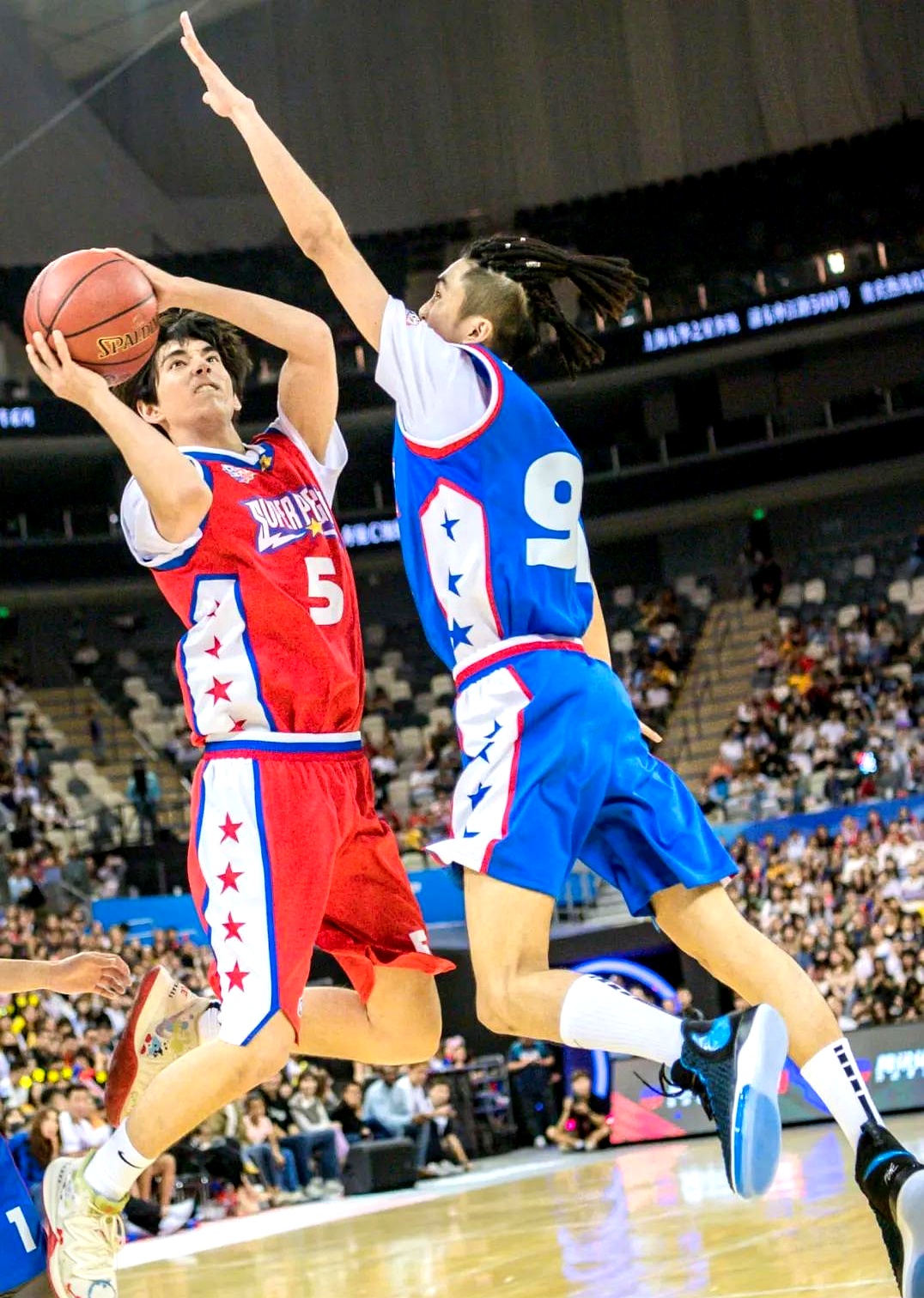 实力对决热血升温，新秀球员奋力拼搏的简单介绍