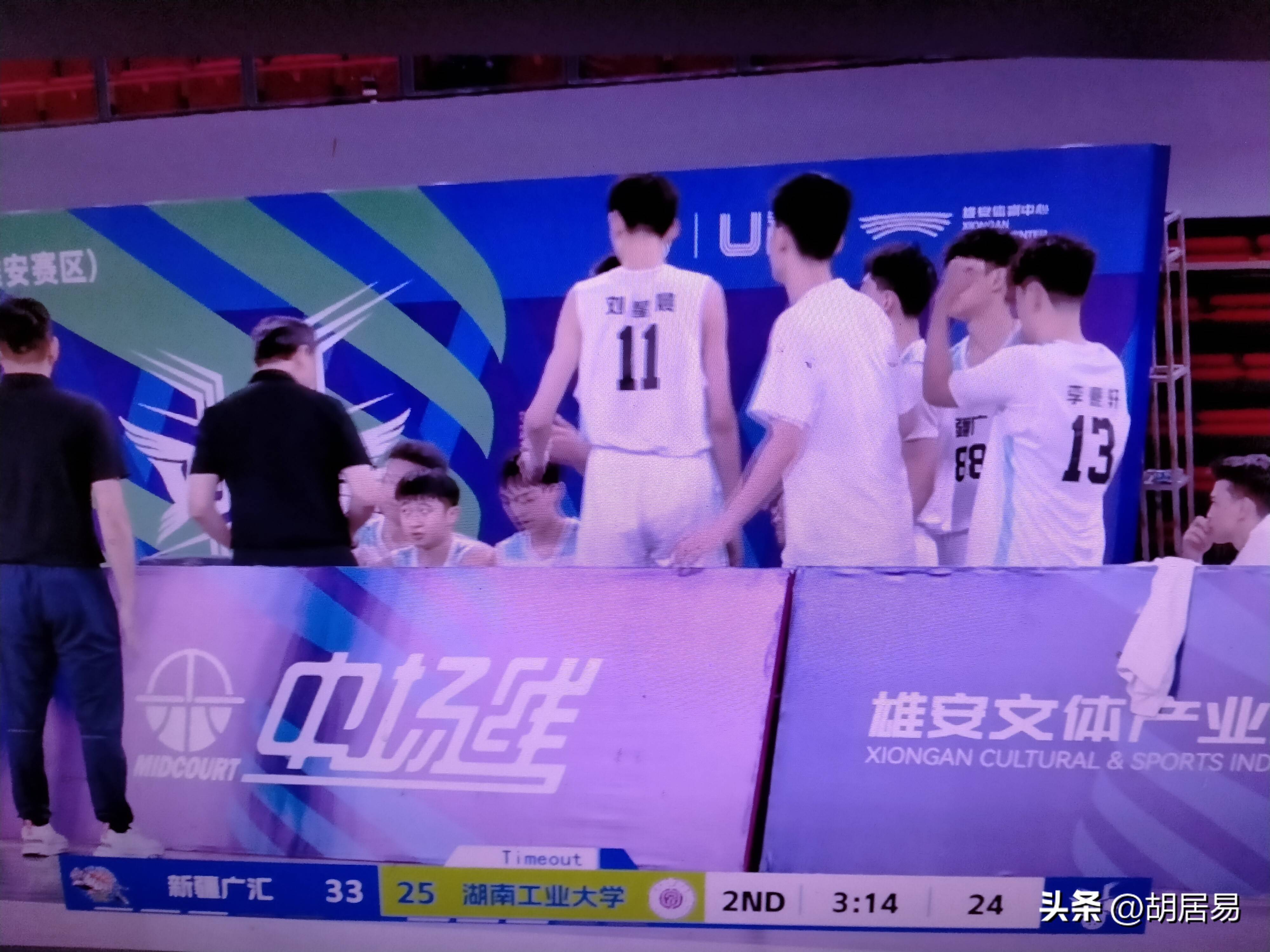 新疆男篮主场击败北京首钢队，取得比赛胜利