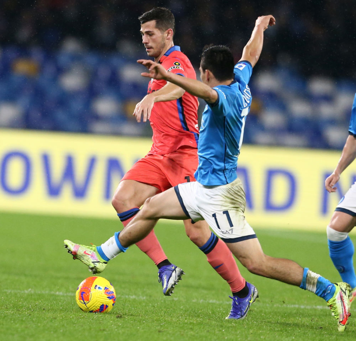 双方激烈对攻，比赛中掀起暗潮