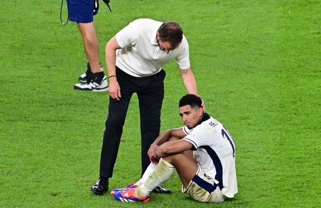 包含英格兰队长公布离队决定，球迷震惊不已的词条