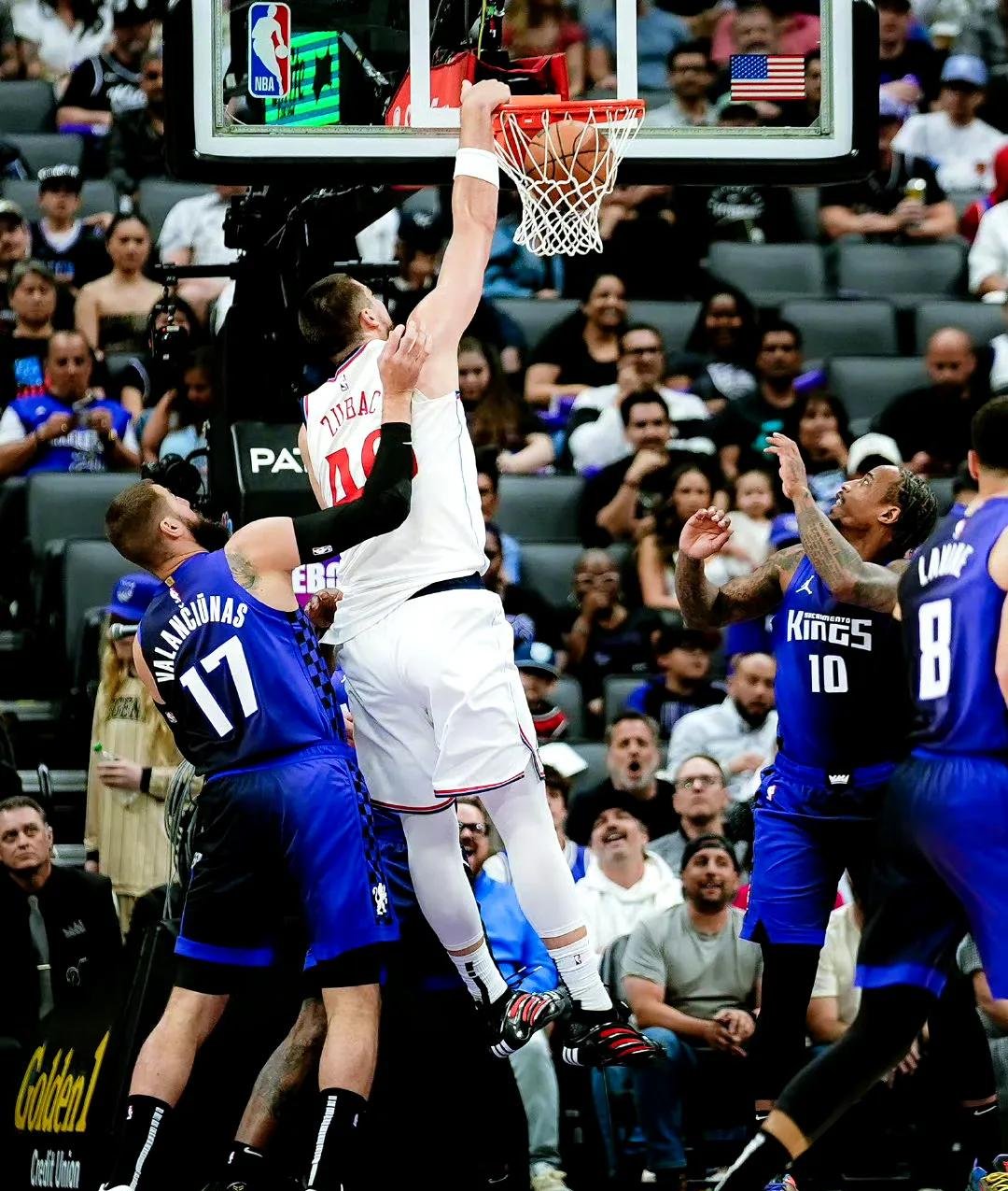 关于快船胜湖人,凯文-伦纳德冷静命中关键球,一击!的信息 关于快船胜湖人,凯文-伦纳德冷静命中关键球,一击!的信息