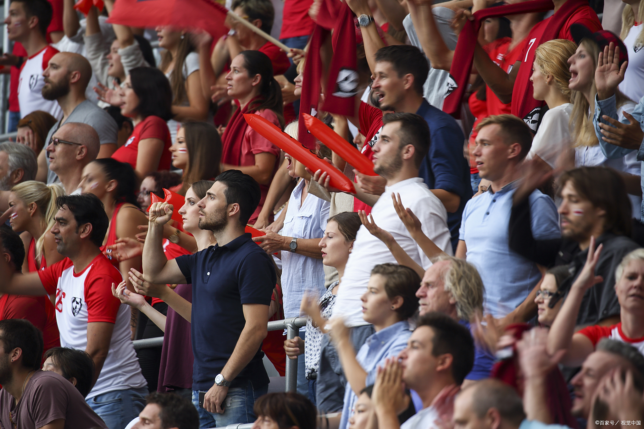 俄罗斯篮球赛事吸引大批球迷观看