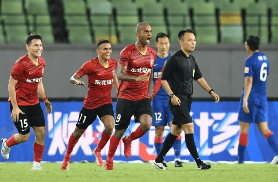 关于尤文图斯战胜劲敌，继续领跑积分榜的信息