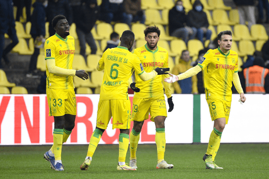 南特球员在最新一场比赛中展现团队配合的简单介绍