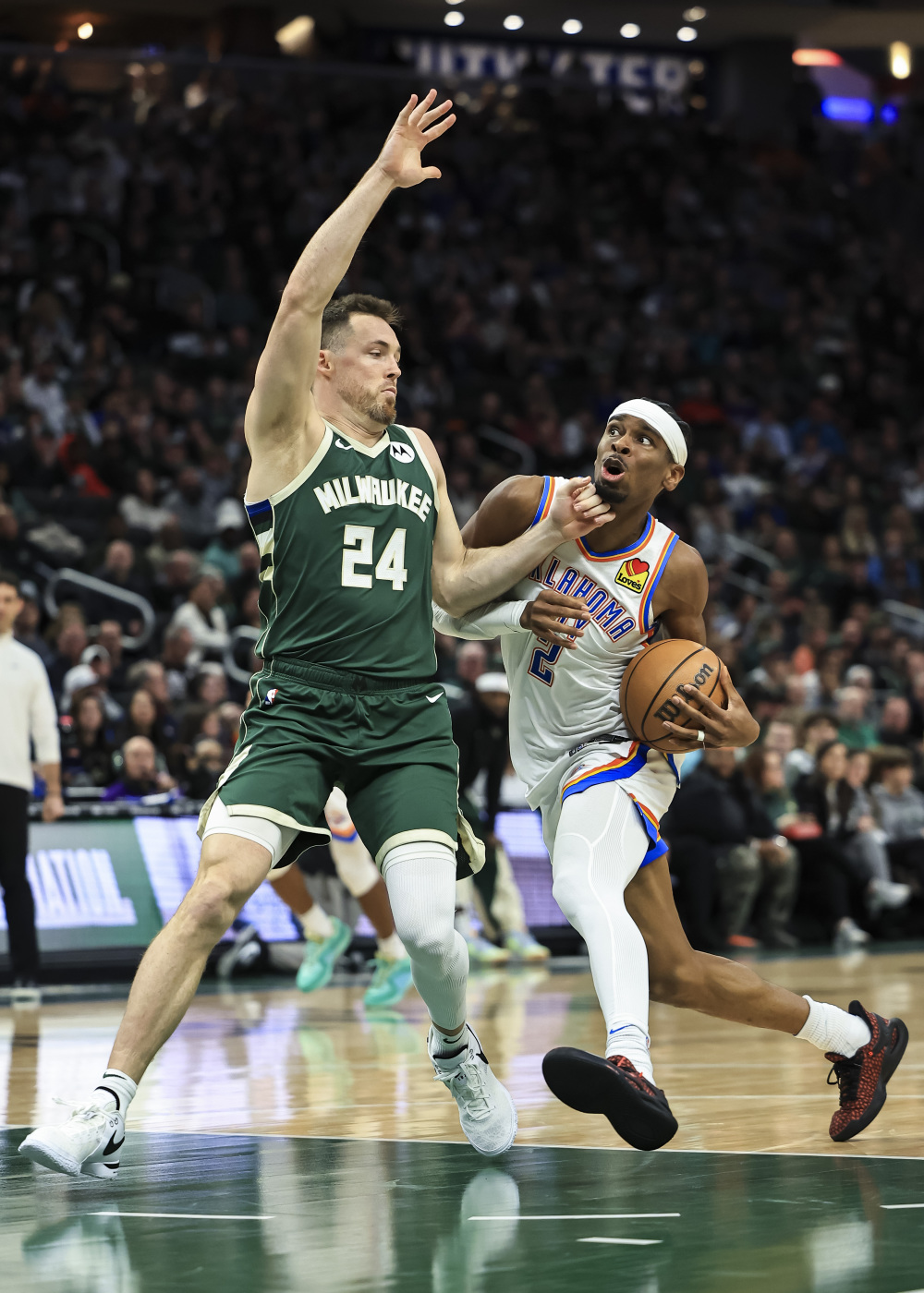 雄鹿主场高光表现,完胜东部对手 雄鹿主场高光表现,完胜东部对手