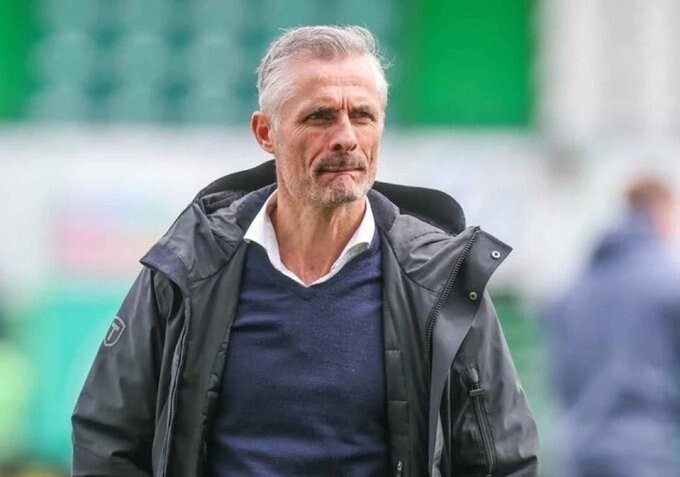 沙尔克关键进球助球队保级,主教练饱受赞誉的简单介绍 沙尔克关键进球助球队保级,主教练饱受赞誉的简单介绍