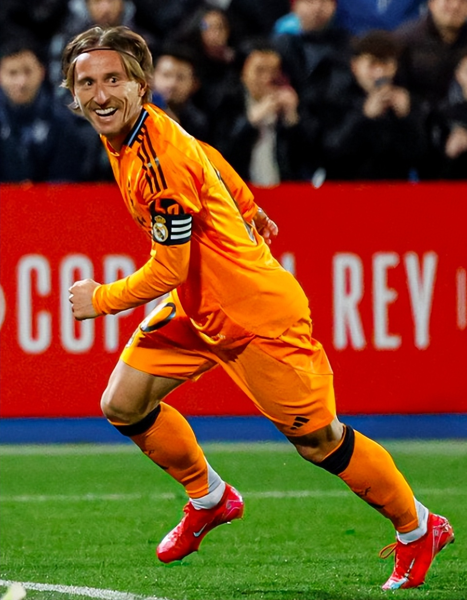 莱加内斯客场取胜,继续领跑 莱加内斯客场取胜,继续领跑