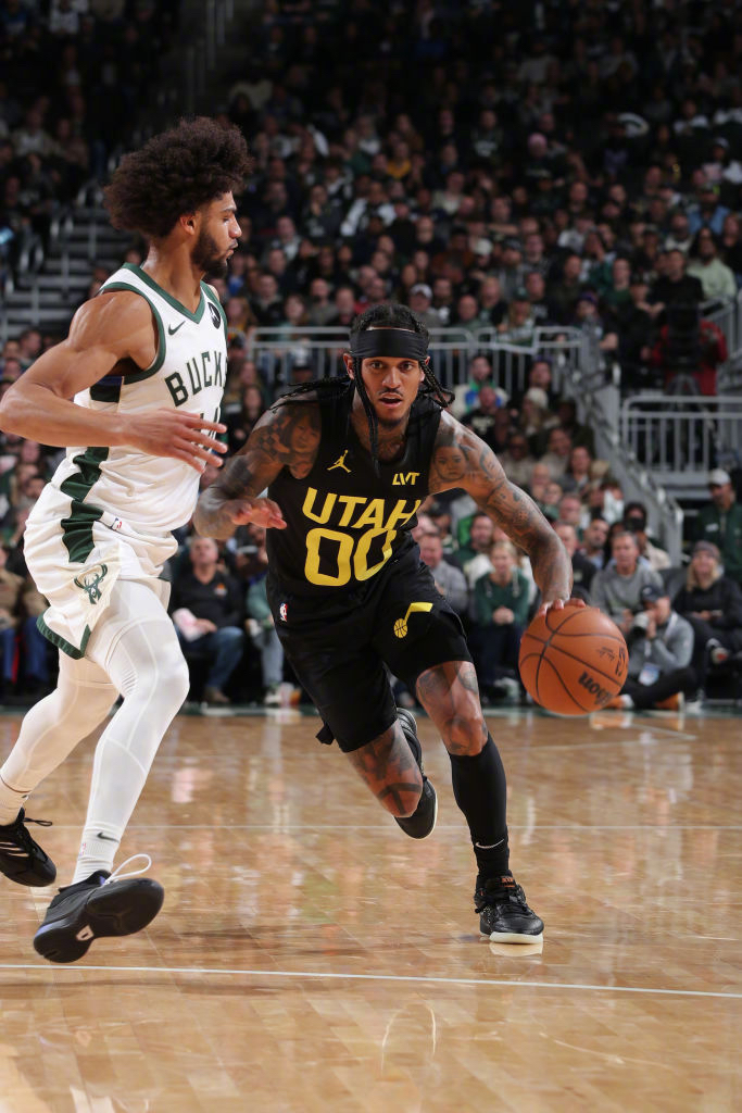 湖人队大胜雄鹿保持不败记录的简单介绍