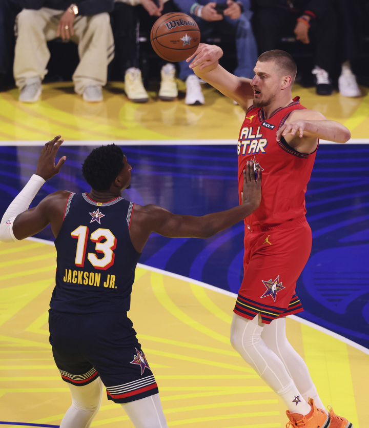 球星们在场上展现出绝对统治力 球星们在场上展现出绝对统治力