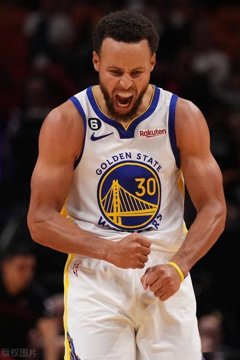 关于阿贾克斯遭遇三连败，防守线漏洞需尽快解决的信息