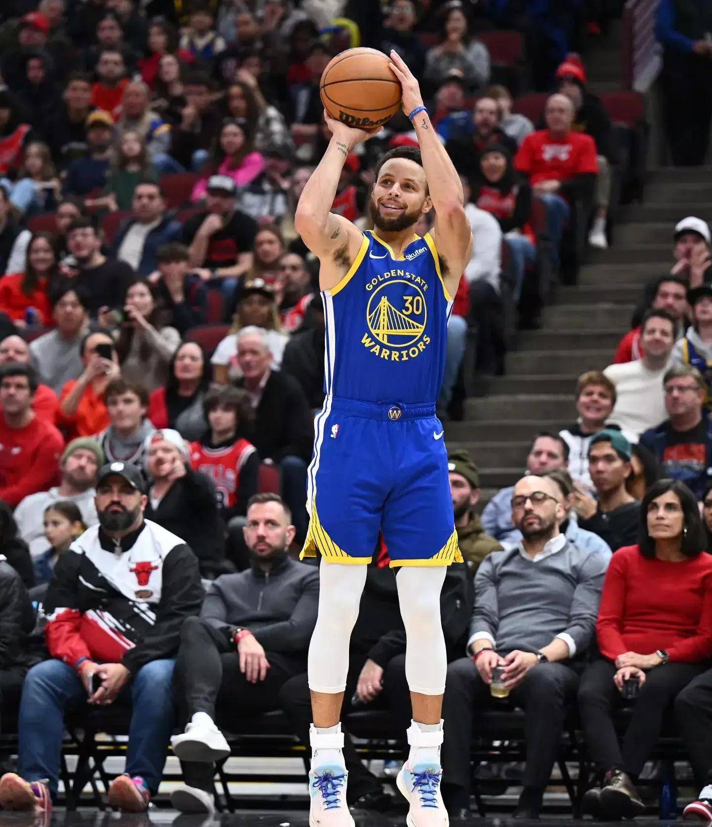 国际篮球明星:库里展现出色表现的简单介绍 国际篮球明星:库里展现出色表现的简单介绍