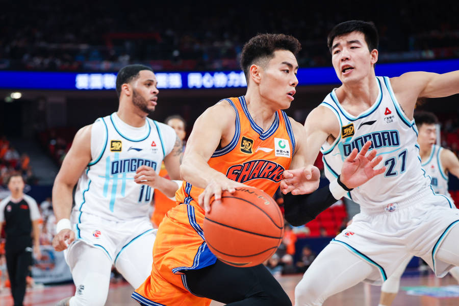 上海男篮全队发挥出色,打破对手防线的简单介绍 上海男篮全队发挥出色,打破对手防线的简单介绍